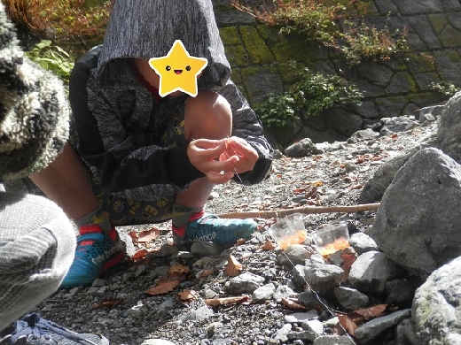 針にエサを付け