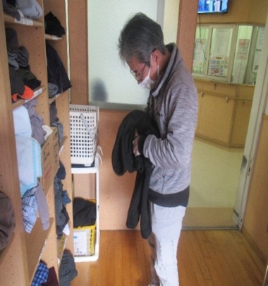 　　　　　　　　　　　　　　　衣類整理の様子