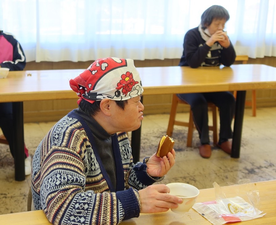 どら焼きを食べてほっと一息