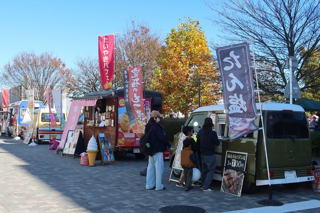 おいしそうなキッチンカーも・・・🍚